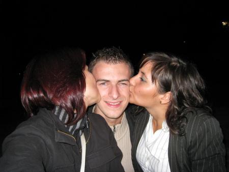 DEFI 13: Avoir un double bisous par 2 filles 100 pts